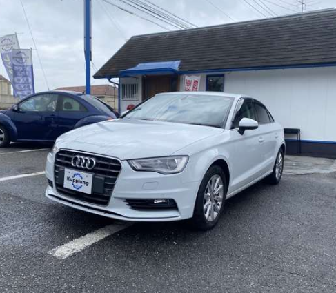 アウディ A3セダン1.4 TFSI　コンビニエンスPKG　MMI　ACC （グレイシアホワイト）